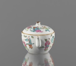 Teapot with a lid; maker, Chinese; Qing dynasty, Tongzhi period 1862–1874; porcelain with