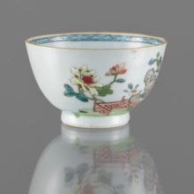 Bowl. Porcelain with white, transparent glaze with a bluish tint; decoration painted with overglaze