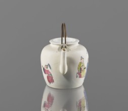 Teapot with a lid; creator, Chinese; Qing dynasty 1644–1911; colored porcelain teapot with tubular