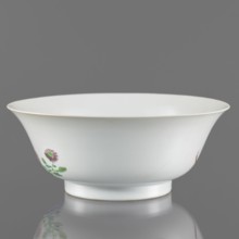 Bowl. Semicircular body widening toward the upper edge. Porcelain body with white, transparent,