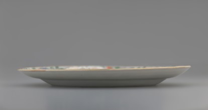 Plate. Porcelain fragment; white glaze. Decoration painted with overglaze enamel paints and iron
