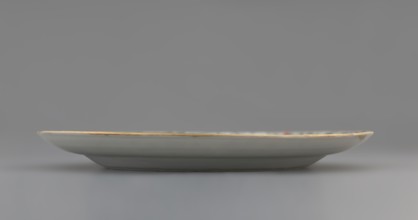 Plate. Porcelain fragment; white glaze. Decoration painted with overglaze enamel paints and iron