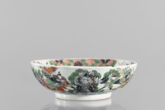 Bowl. Porcelain body with white, transparent glaze; decoration painted with overglaze enamel paints