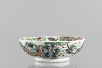 Bowl. Porcelain body with white, transparent glaze; decoration painted with overglaze enamel paints