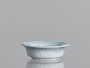 Flowerpot saucer;, Chinese ceramics, Qing dynasty 1644–1911, 19th century; glazed cracklework