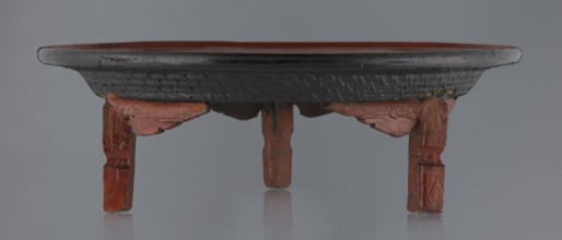Ritual vessel, Burmese, 19th/20th century. Tray with a fluted surface showing a visible bamboo