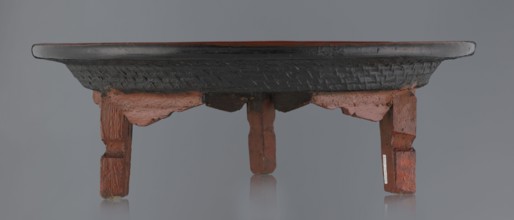 Ritual vessel, gift; Burmese art, Burmese culture, religious rites. Tray with a fluted surface