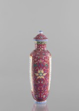 Vase with lid; Chinese; Qing dynasty, Qianlong period 1736–1795; colored porcelain; flattened vase