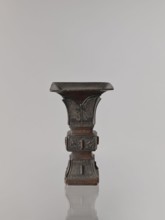 Fangzun vase, Chinese art, Chinese culture, ornament: plant banana plants, meander, iconography: