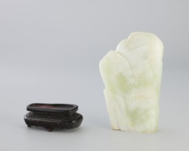 Small screen on a base, Chinese, Qing dynasty 1644–1911. Small screen with an oval cross-section