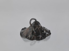 Lotus Leaf with Two Frogs, Ryûbundô,  craftsman author; ; Japanese culture; Japanese art; frogs;