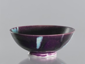 Bowl, gift; vessel, ceramic; Qing dynasty 1644–1911, 18th–19th century, China; purple glaze with