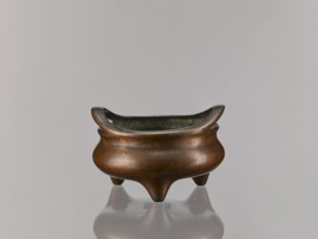 Li-type incense burner, Chinese, Li-type ritual vessel, ceremonial vessel, Ming style and Qing