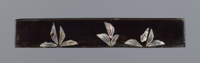 Lid made of black lacquer inlaid with mother-of-pearl, 19th century, Qing dynasty 1644–1911, China;
