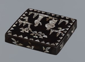 Lid, made of black lacquer inlaid with mother-of-pearl, 19th century, Qing 1644–1911, China;