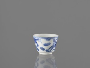 Bowl, Chinese, 19th century. Blue-and-white porcelain vessel decorated with dragons, phoenixes