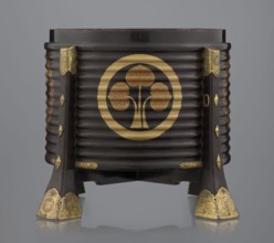 Container hokai for shells for the game kai awase;, Japanese; Meiji 1868–1912 and Edo 1603–1868