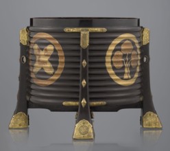 Container hokai for shells for the game kai awase;, Japanese; Meiji 1868–1912 and Edo 1603–1868