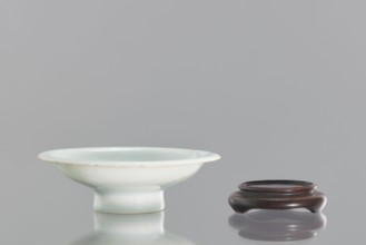 Alcohol bowl with base, Chinese, 19th century. Porcelain vodka bowl with widely flared walls, a