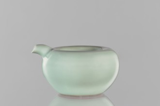 Water vessel, Chinese, Qing dynasty Kangxi period, 1662–1722, ceramic celadon decorative vessel