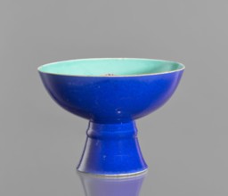 A tall footed porcelain bowl, Chinese, glazed ceramics with outer cobalt-stained glaze and green