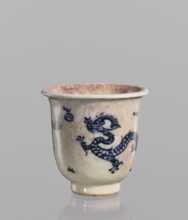 Bowl, Chinese, 19th century. Blue-and-white porcelain with cracklework decoration depicting