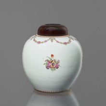 Spherical vessel with a lid, flowers, Chinese art, ceramics, Chinese culture, colored porcelain,