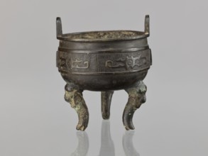 Ding incense burner, Chinese, ding vessel; ceremonial/ritual vessel with leiwen and meander