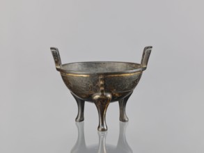 Ding incense burner, Chinese, beasts fantasy, meander ornament, leiwen ornament, Qing 1644–1911,