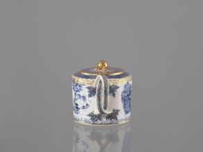 Teapot with a lid, maker, Chinese, Qing dynasty 19th century, 1644–1912; blue-and-white porcelain
