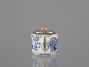 Teapot with a lid, Chinese, Qing dynasty 19th century, 1644–1912, blue-and-white porcelain teapot,