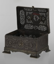 Box; Persian Qajar dynasty, 19th century; Iran. Rectangular box on four feet with lid and top