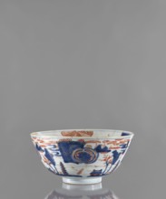 Bowl, Japanese, Edo 1603–1868, ceramics, colored porcelain; exterior decorated with a stylized