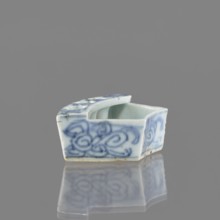 Vessel, gift, repossession Krakow, ceramics, Chinese art, Chinese culture, plant ornaments, blue