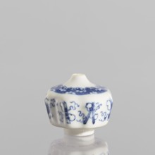 Small spice vessel, blue-and-white porcelain, 19th century China. Vessel no stopper, height 4.6 cm,