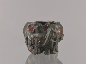 Flowerpot, gift, Japanese art, Meiji period late 19th century, 1868–1912, Japan; bronze