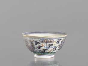 Bowl, Chinese, Qing dynasty 1644–1911, 19th century. Ceramic colored porcelain vessel with plant