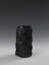 Vase, gift, Chinese art, Chinese, Qing 1644–1911, dragons iconography, bas-relief decoration, 19th