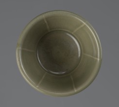Tea bowl, Southern Song Dynasty 1127–1279, China. Stoneware round bowl on a small ring foot with