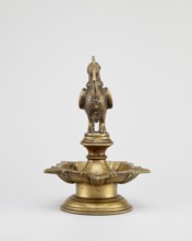 Oil lamp, 19th century, South India, Tamilnadu. Round base with a pentagonal oil vessel above which