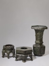 Vase-shaped stove, Chinese, Qing dynasty 1644–1911, 19th century. Porcelain/ceramic stove shaped