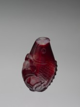 Snuffbox with spoon, red and white stained glass; 18th century, China Qing dynasty, 1644–1911;