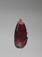 Snuffbox with spoon;, Snuffbox in the shape of a fish with a folded fin, with spoon. Materials: