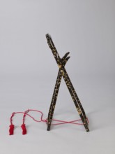 Mirror stand kagami-kake, wooden stand covered with black lacquer, painted with gold plant
