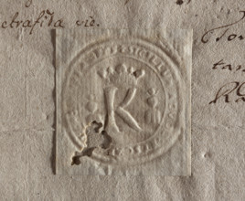 Imprint of the seal of Kazimierz. Under the royal crown, the letter K. On the sides, two busts with