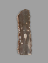 Knife, northern Mesopotamian workshop, long flint blade with a triangular cross-section, retouched