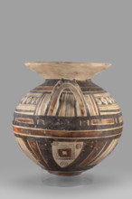 Stamnos; geometric motifs; Southern Italic pottery; globular vessel with a small flattened bottom