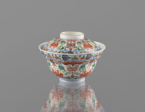 Bowl with a lid; Chinese colored porcelain; Qing dynasty (Qianlong period/style), 1736–1795;