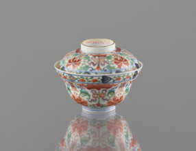 Bowl with lid; Chinese colored porcelain, Qing dynasty (Qianlong period/style), 1736–1795;