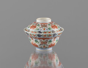 Bowl with lid; Chinese, Qing dynasty (style of Qianlong, 1736–1795); porcelain with polychrome